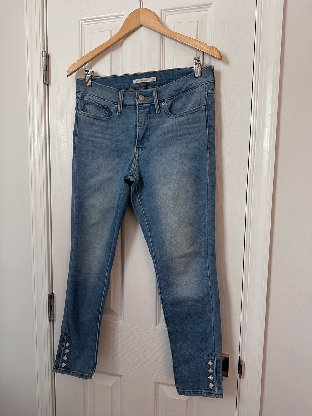 Levi's Light Blue Ankle Jeans with Stud Accents 29x28